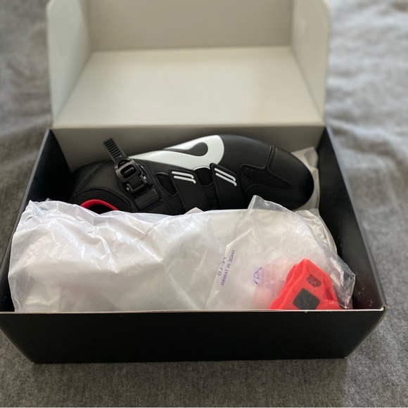 Peloton Cycling Shoes Unisex Men’s size 10 or Women’s size 12. Brand new in box. - Picture 3 of 16